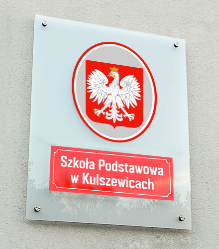 Tablica urzędowa nadrukowana na pleksi pojedyncza z godłem 90 cm x 80 cm (nadruk: godło 30 cm x 40 cm + 1 x tablica 60 cm x 20 cm).