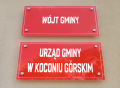 Tablica z pleksi dla szkoły lub urzędu na budynek (zewnętrzna) - rozmiar 75 cm x 25 cm - Przykładowa realizacja.